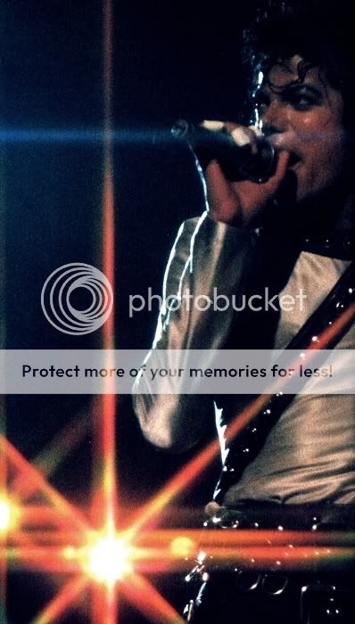 Michael-Jackson-michael-jackson-16455813-398-700.jpg