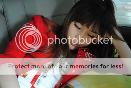 http://i866.photobucket.com/albums/ab230/SilvestreK/2NE1/4-9.jpg