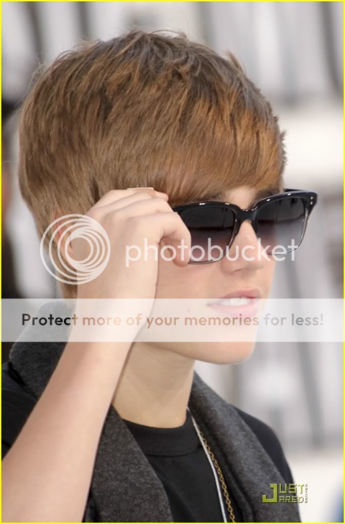 Looks so youngjustin bieber justin bieber rare pictures. Looks so youngjustin bieber
