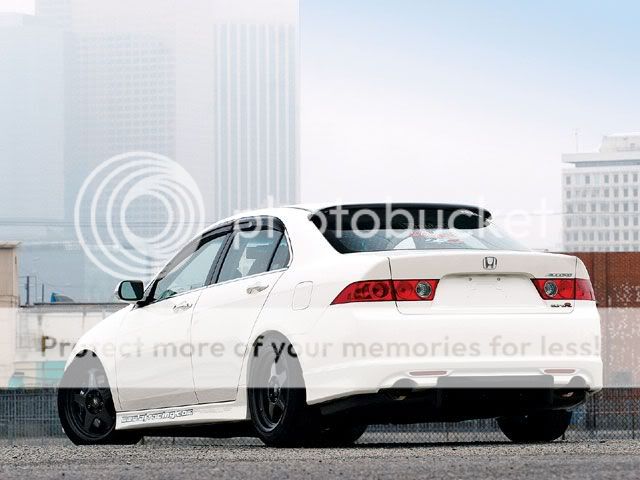 htup_0810_04_z2006_acura_tsxrear_view.jpg
